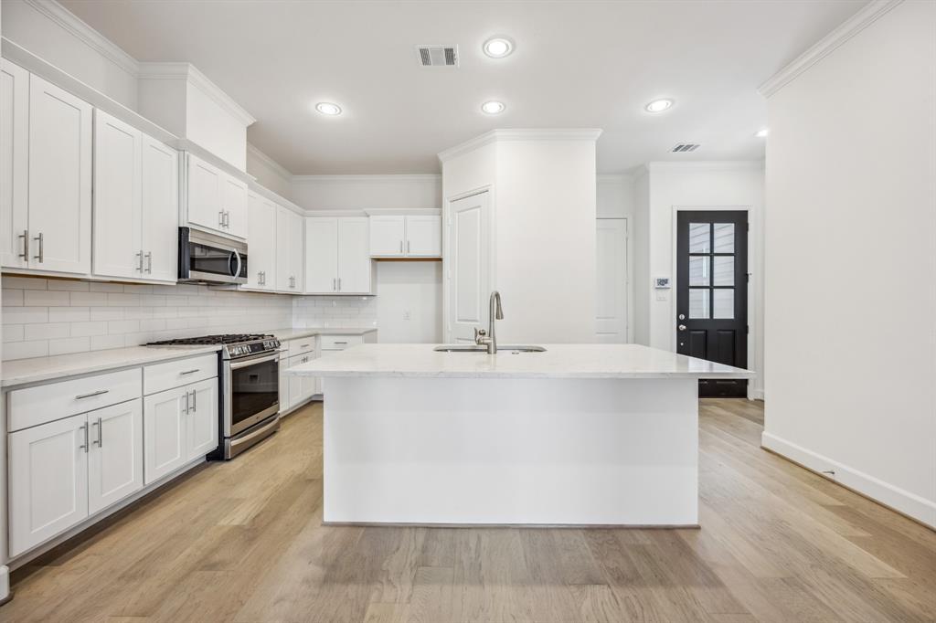 Property Photo: 1108 Dart Street TX 77007