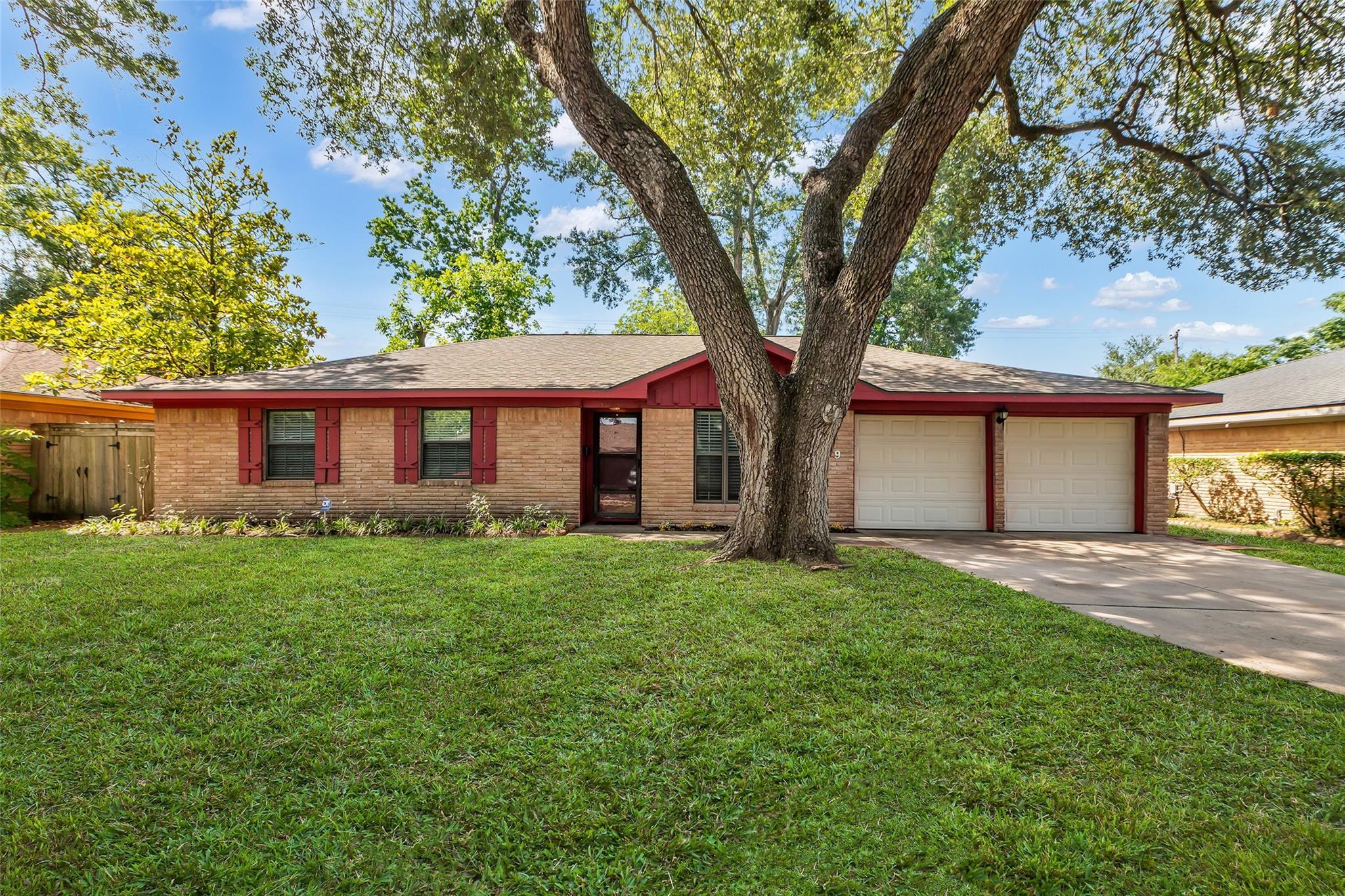 Property Photo:  5839 Ettrick Drive  TX 77035 
