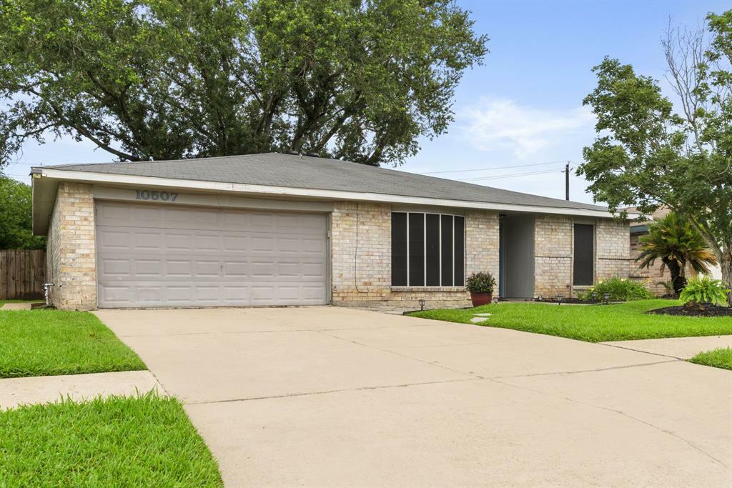 Property Photo: 10507 Stockman Lane TX 77498