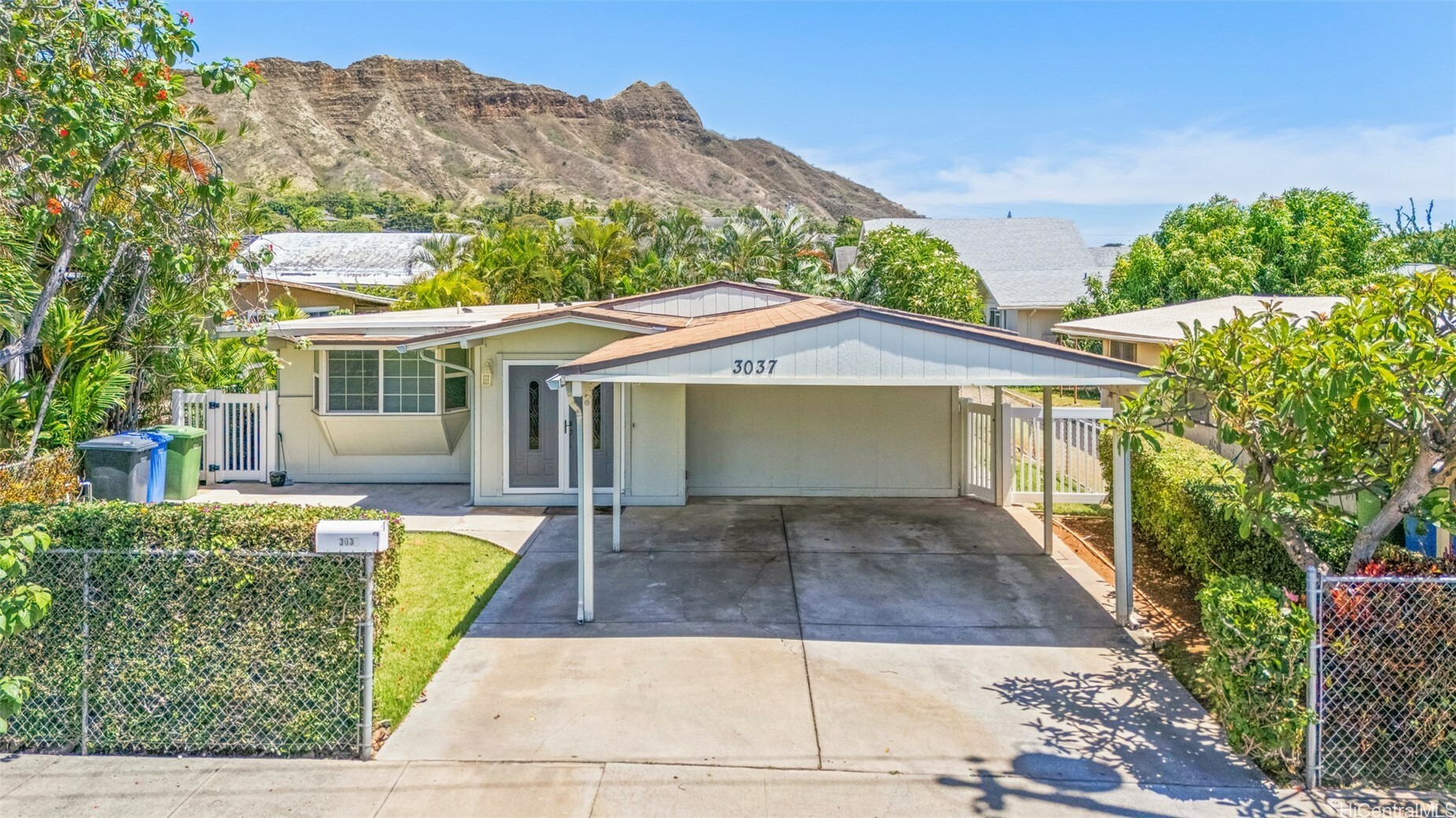 3037 Hinano Street  Honolulu HI 96815 photo