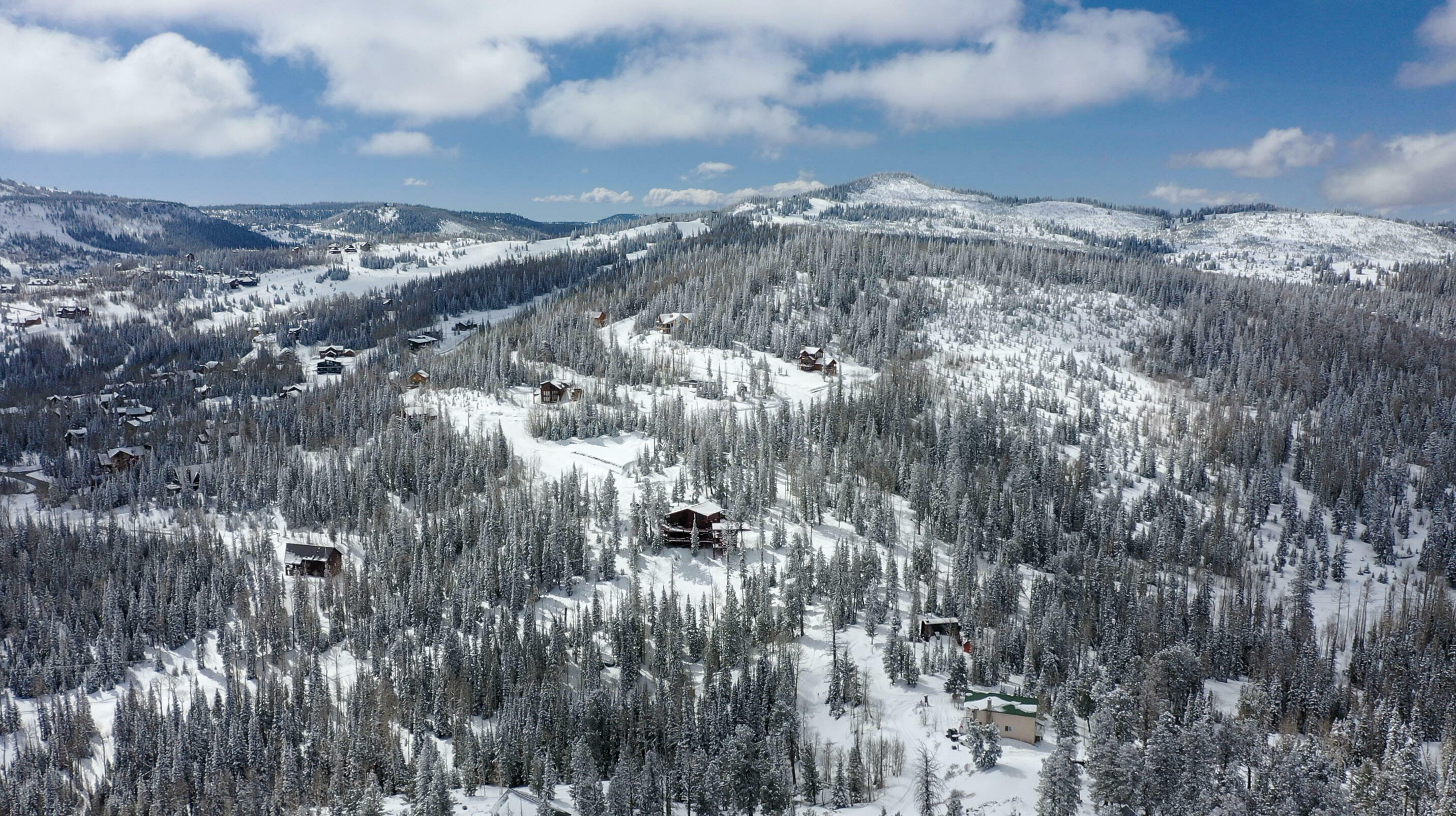Property Photo: 678 W Ski View Dr UT 84719