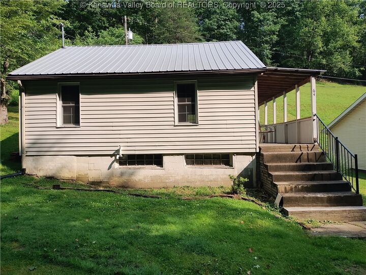 64 Haystack Lane  Charleston WV 25311 photo