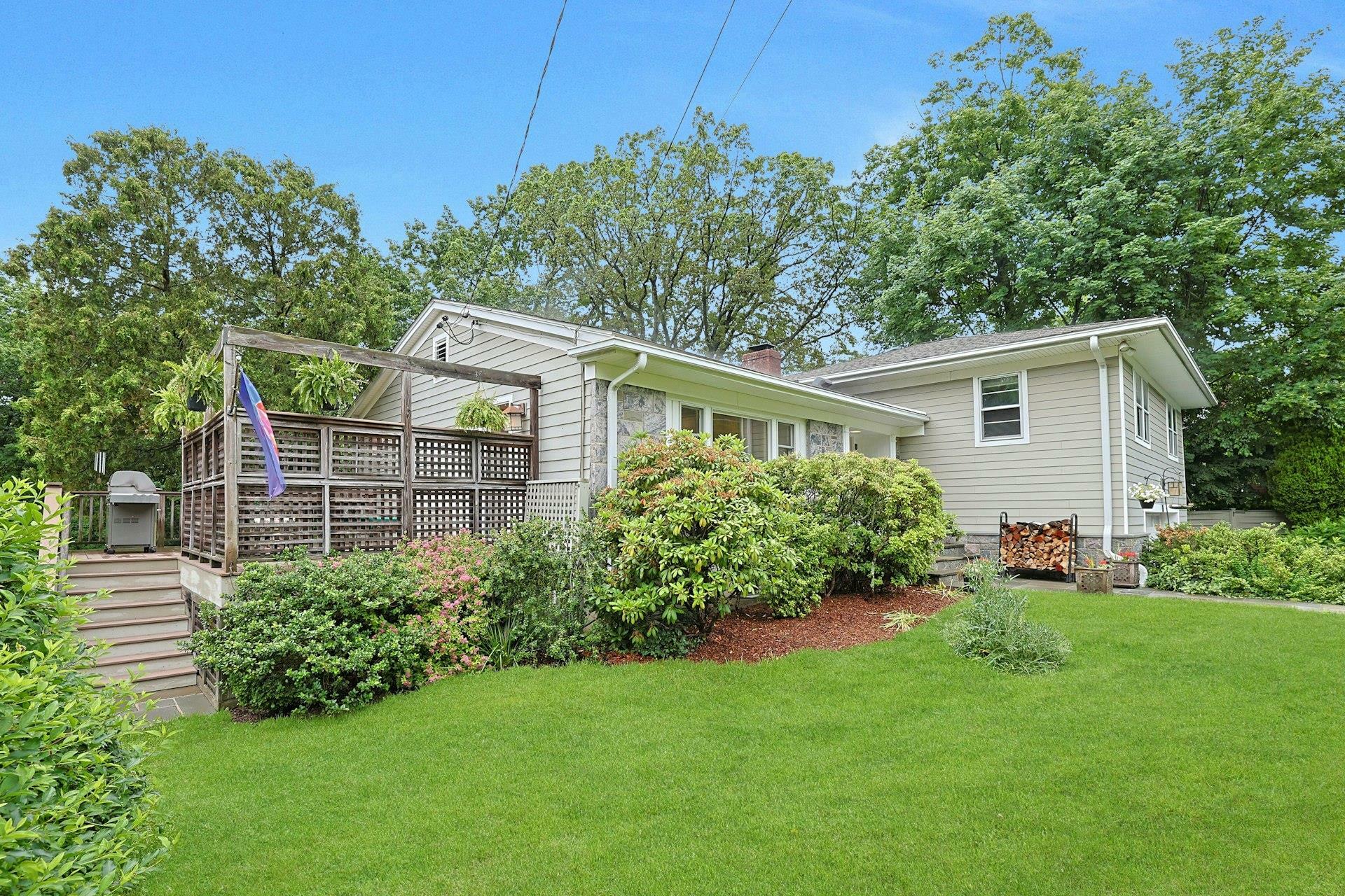 Property Photo: 33 Heritage Hill Road NY 10591