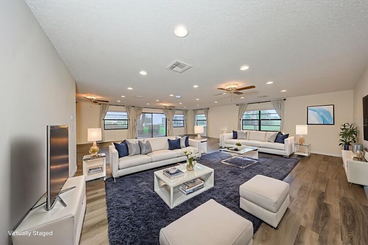 Property Photo: 1508 Ingram Drive 20 FL 33573