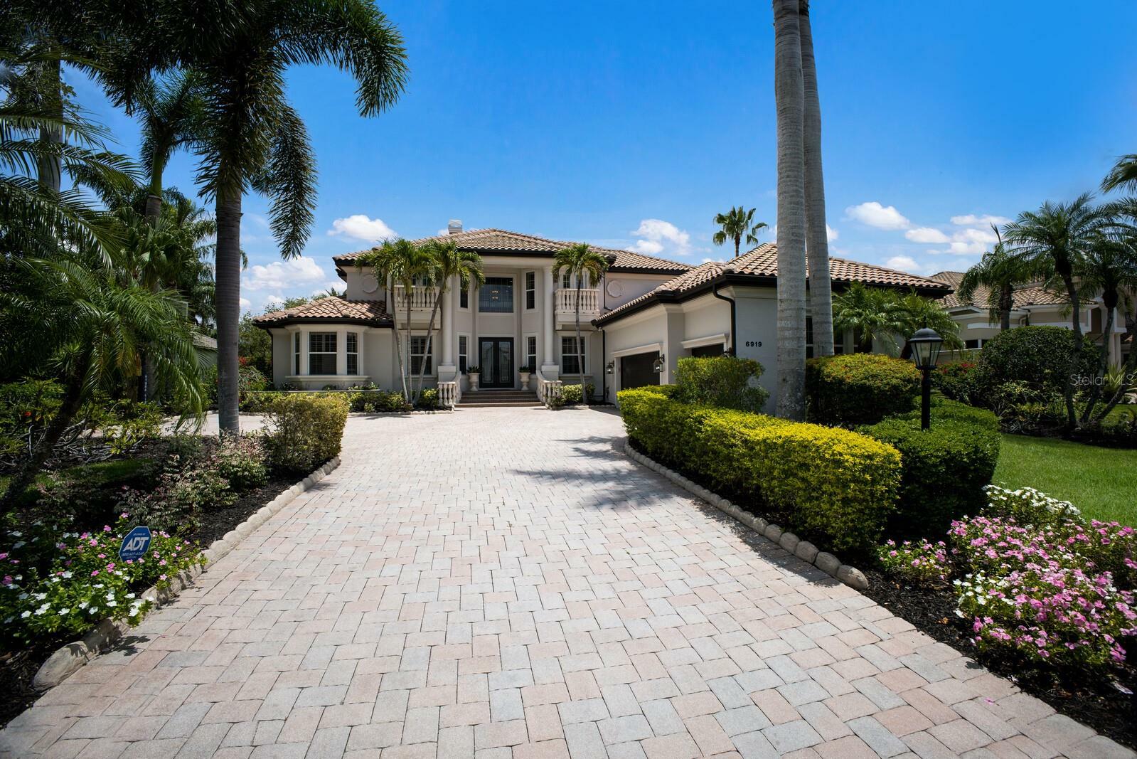 Property Photo:  6919 Westchester Circle  FL 34202 