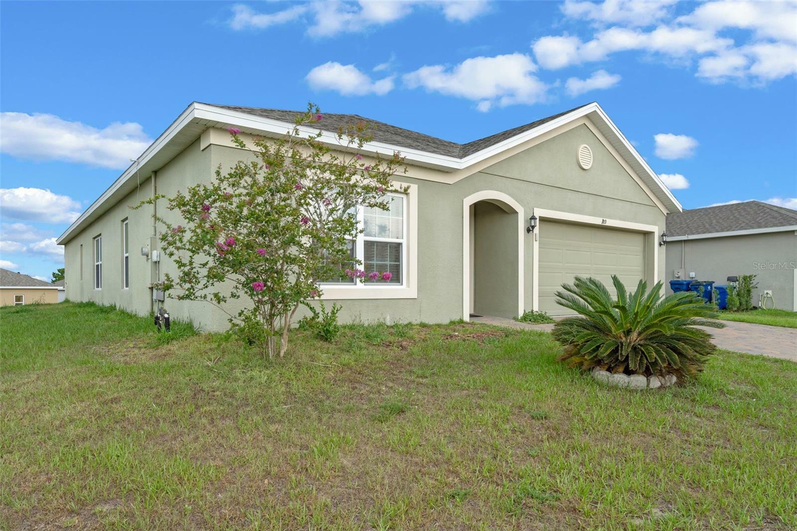 Property Photo: 189 Luxmore Road FL 34736