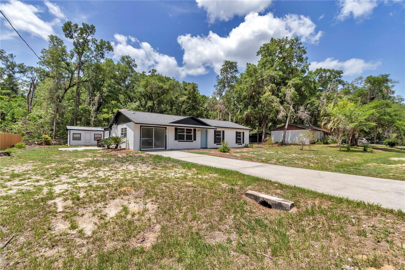 Property Photo: 6820 SE 108th Street FL 34420