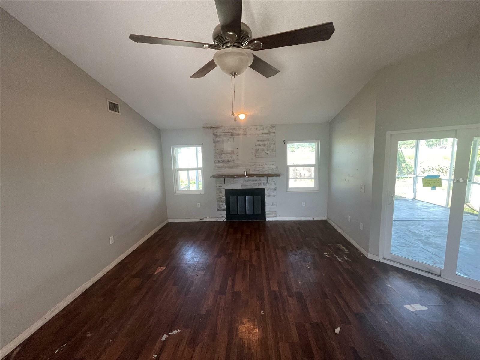 Property Photo: 3541 65th Avenue Circle E FL 34243