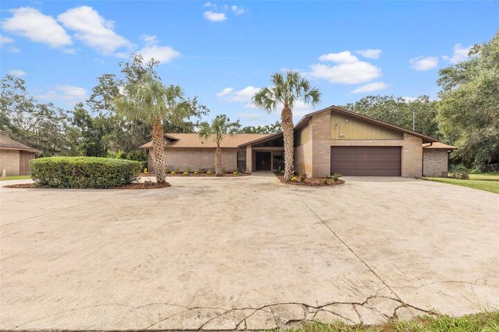 Property Photo: 309 Hidden Lake Drive FL 33511