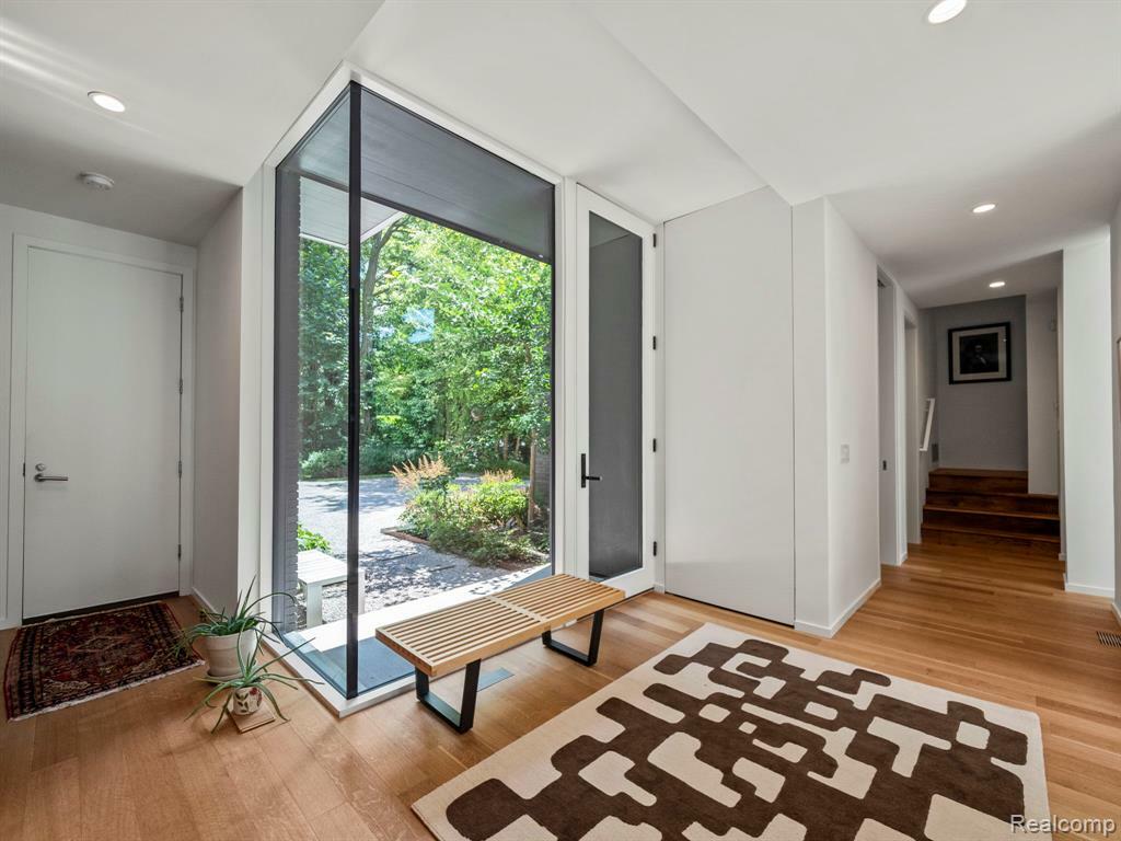 Property Photo: 4050 Oak Bank Court MI 48323 1677