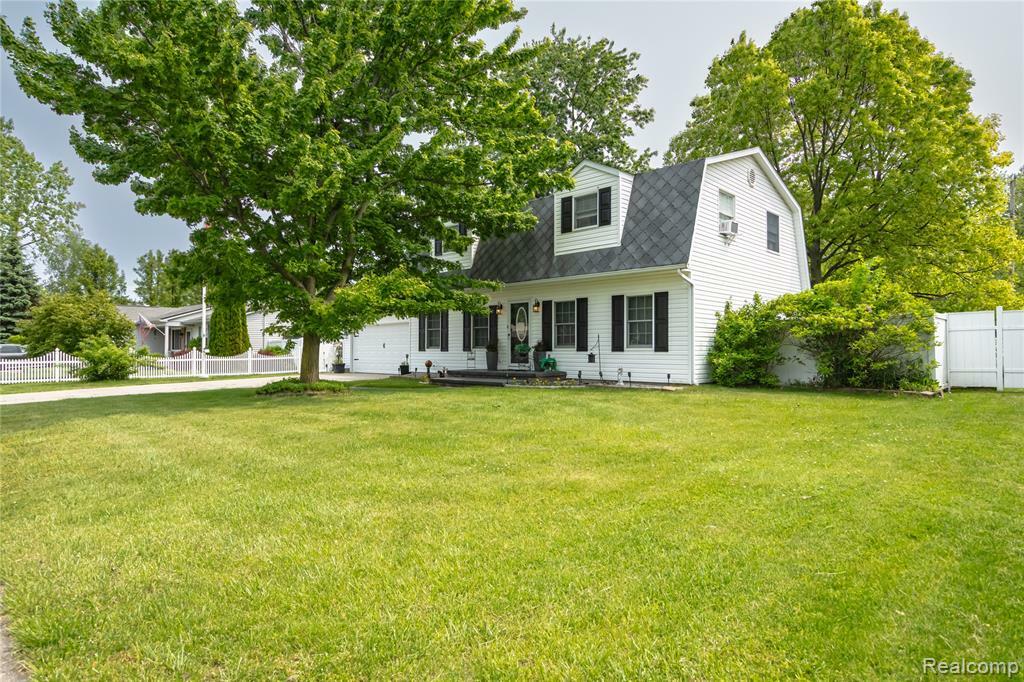 Property Photo: 527 Montana Street MI 48040 1023