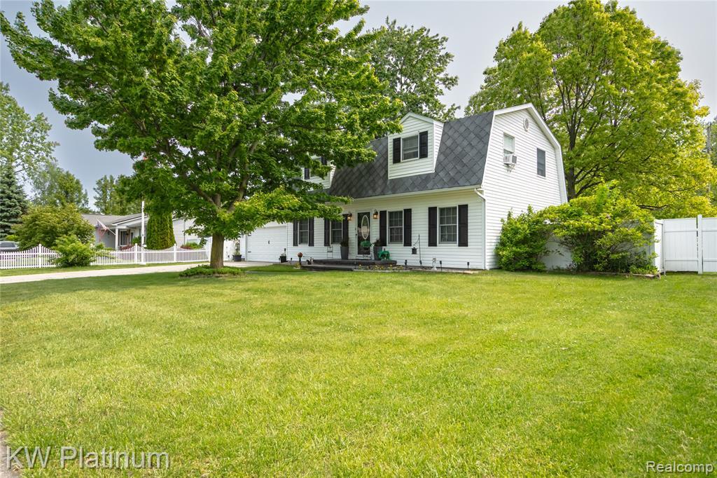 Property Photo: 527 Montana Street MI 48040 1023