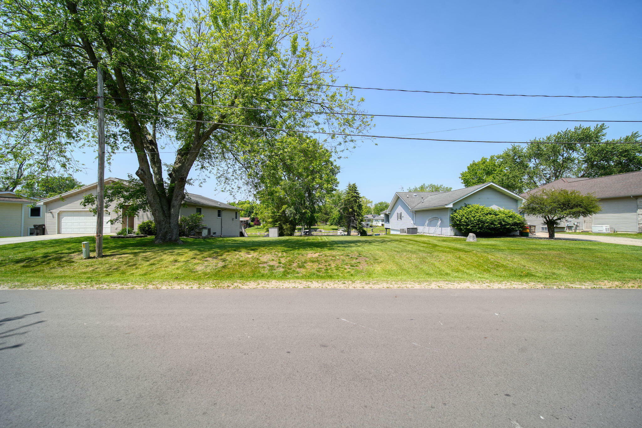 Property Photo: 112 Abbott Lane MI 49230
