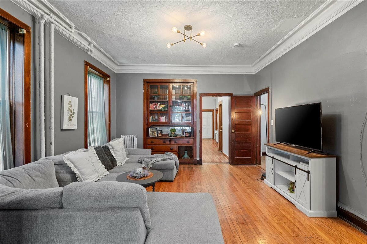 Property Photo: 1654 N Harding Avenue IL 60647