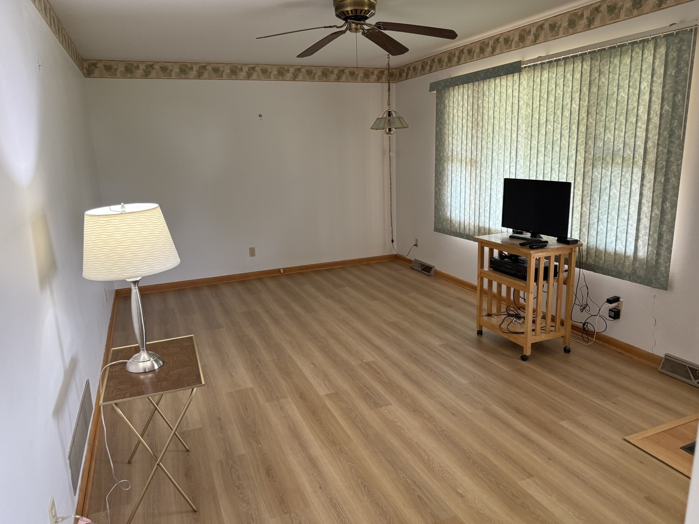 Property Photo: 318 Durant Street IL 61348