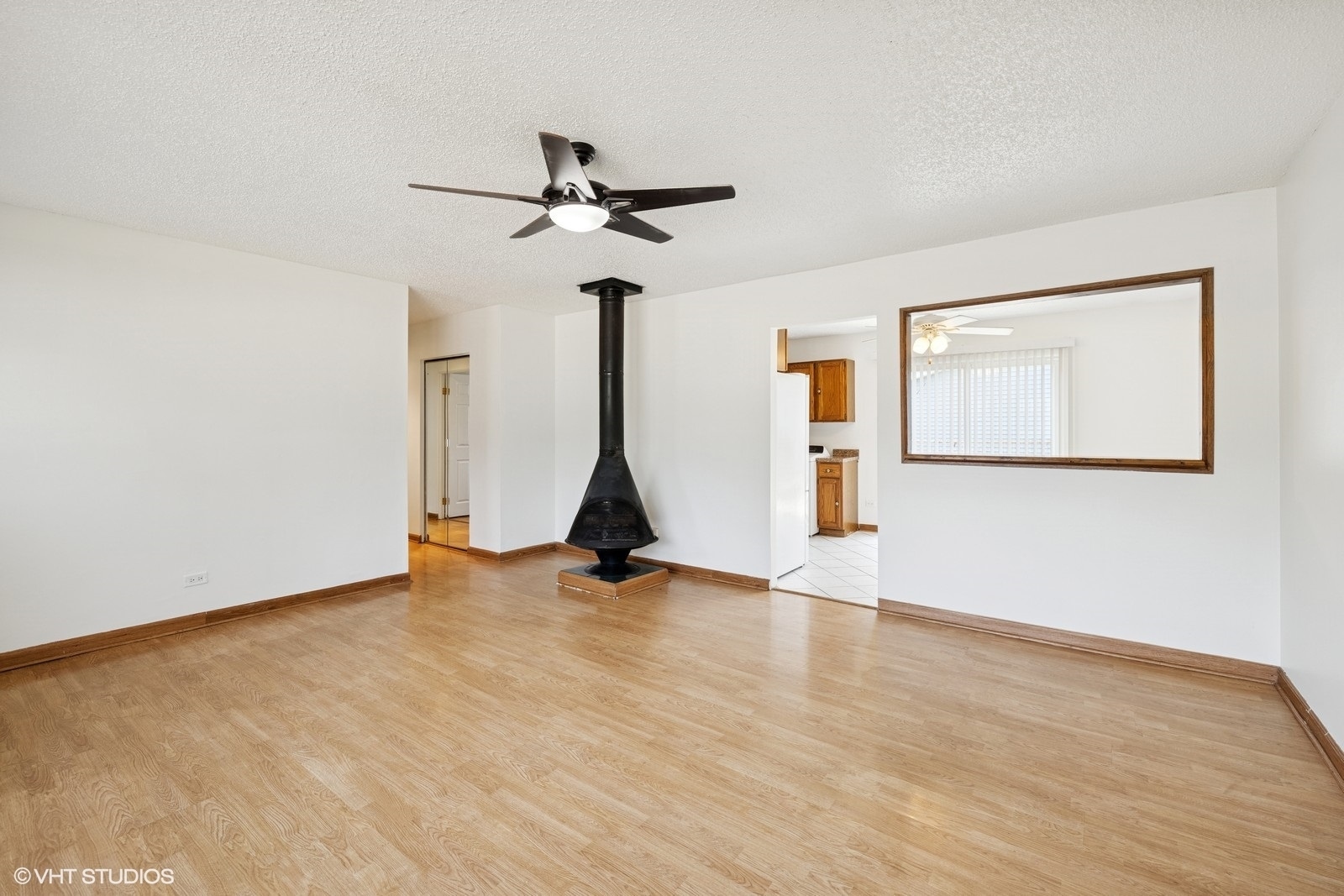 Property Photo:  325 Larkdale Row  IL 60084 