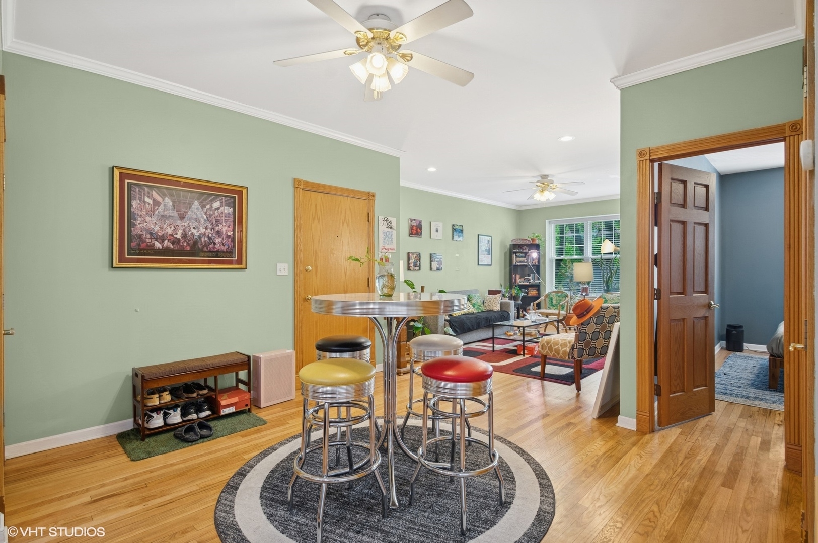 Property Photo: 1910 W Chase Avenue 104 IL 60626