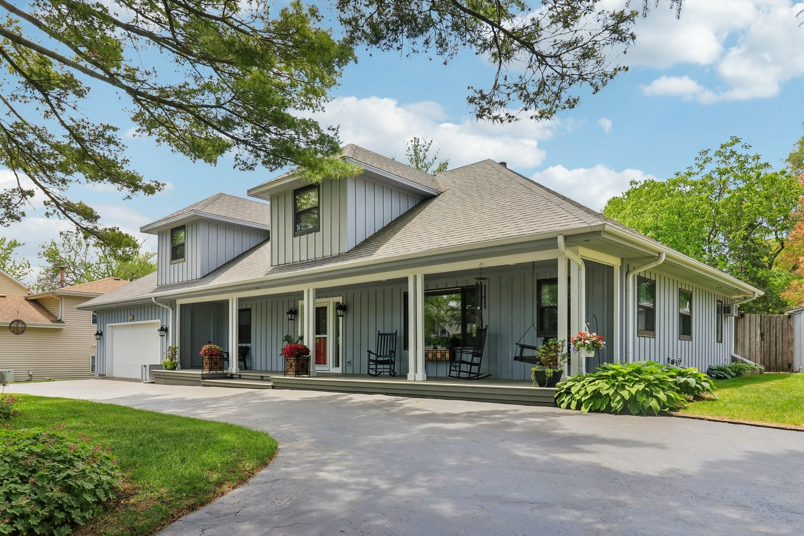 Property Photo: 423 Woodland Avenue IL 60084