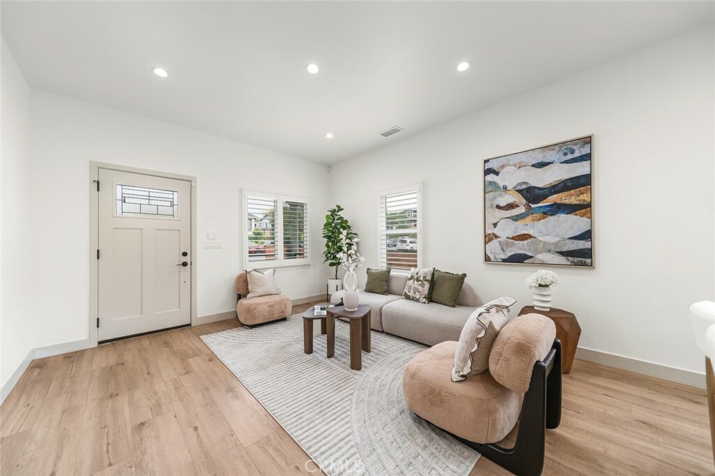 Property Photo: 5008 Stratford Road CA 90042