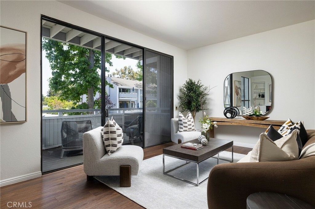 Property Photo: 1 Robon Court 1 CA 92663