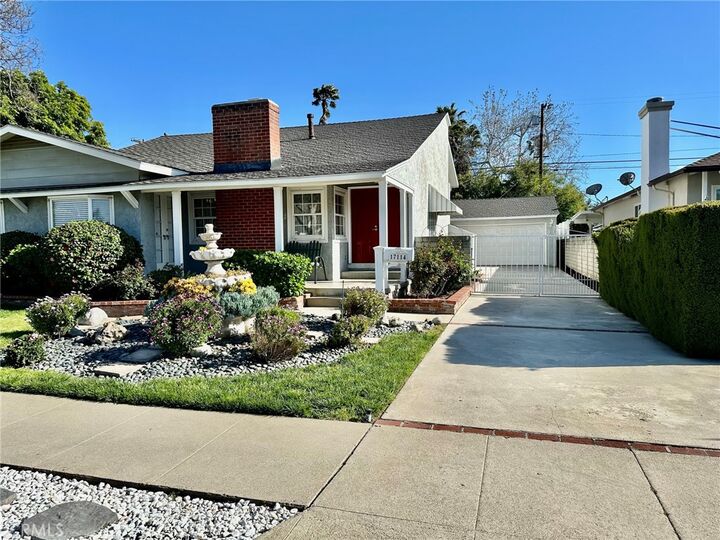 Property Photo: 17114 Vose Street CA 91406