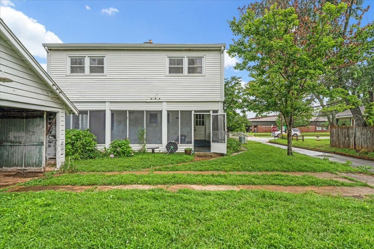 Property Photo: 412 Cumberland St E TN 37318
