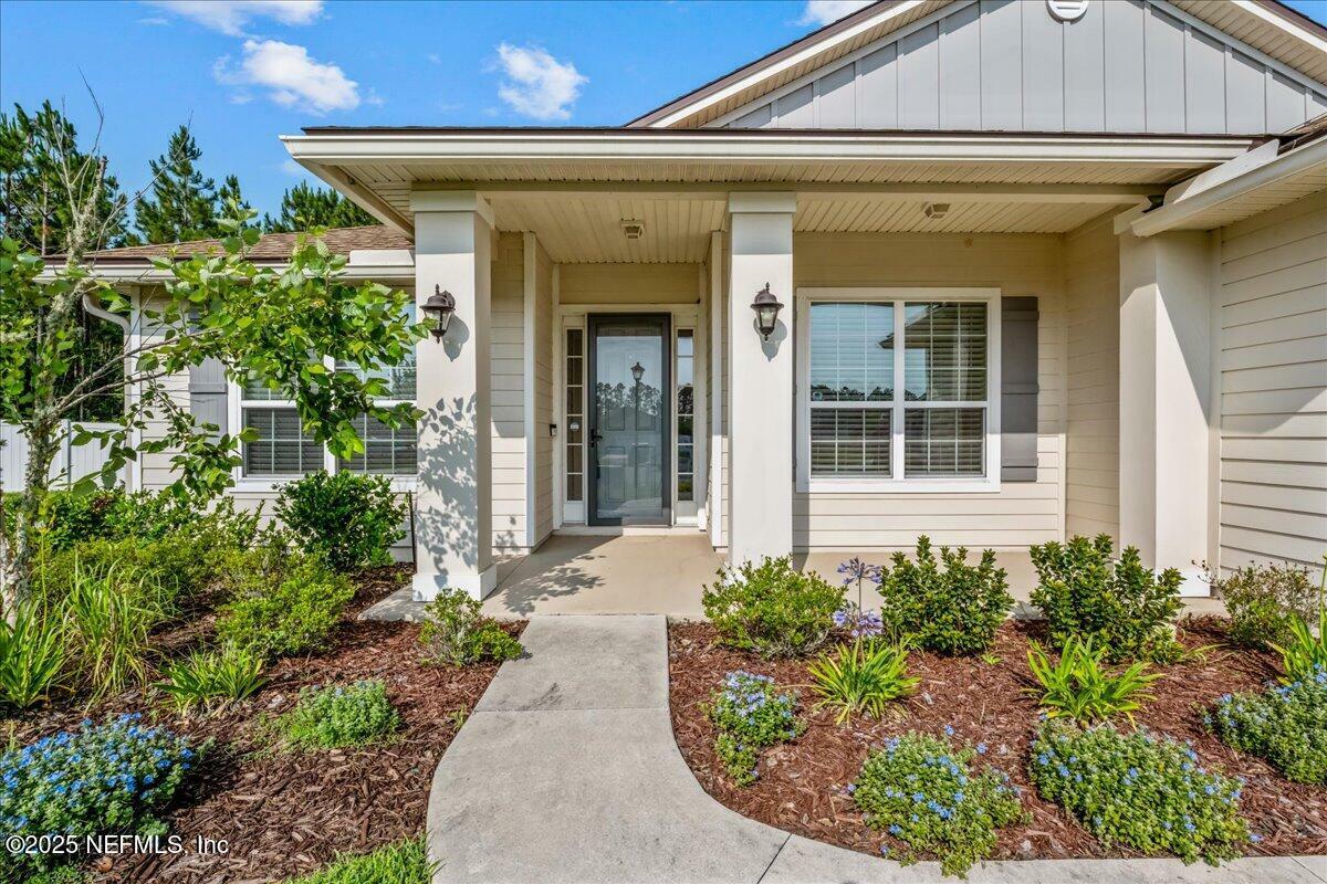 Property Photo: 27 Shady Lake Court FL 32095