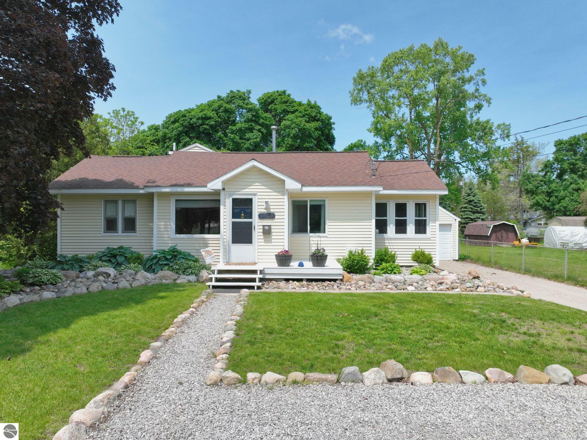1323 E High  Mt Pleasant MI 48858 photo