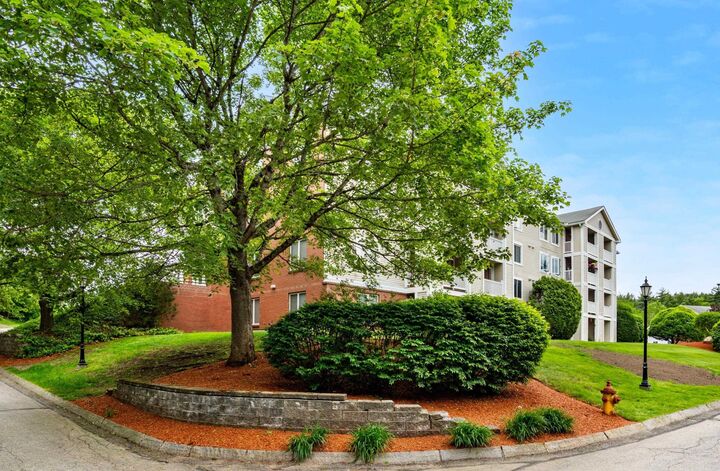 Property Photo: 11 Timberwood Drive NH 03045