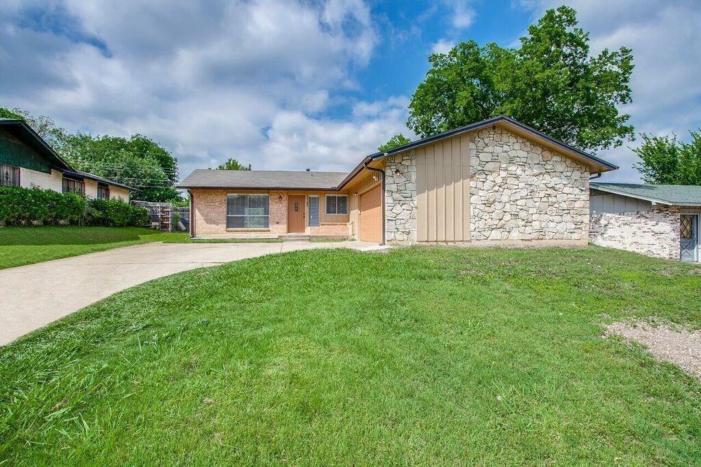Property Photo: 1723 Windchime Drive TX 75224