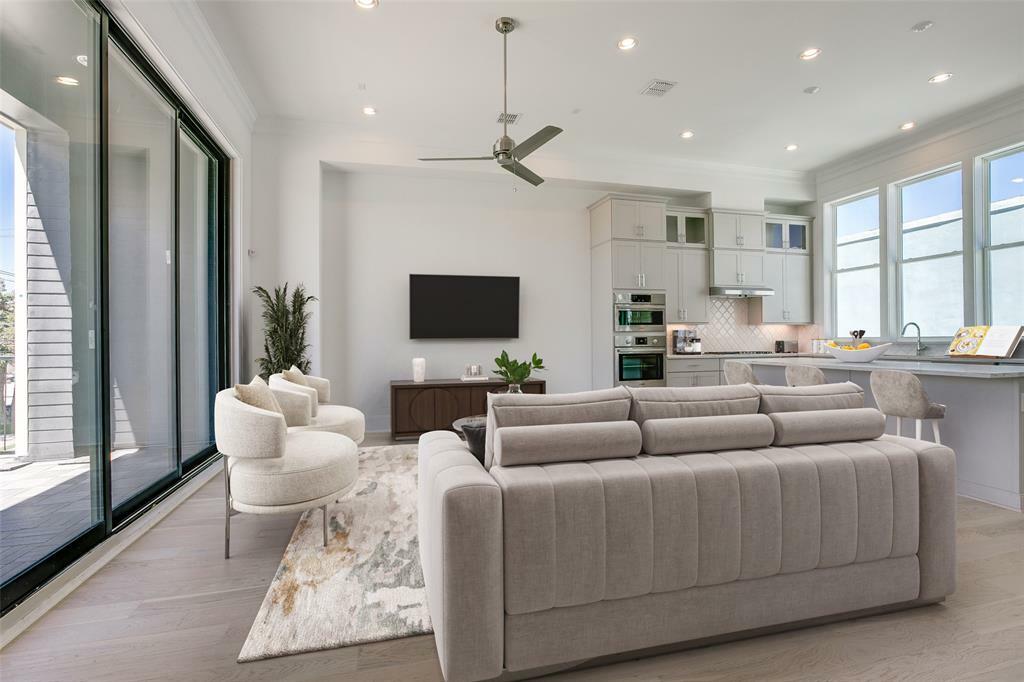 Property Photo: 213 Carroll Street TX 76107