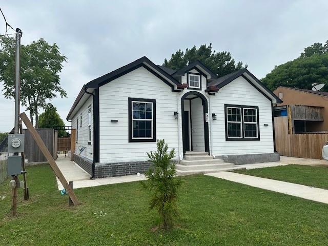 Property Photo: 703 Neomi Avenue TX 75217
