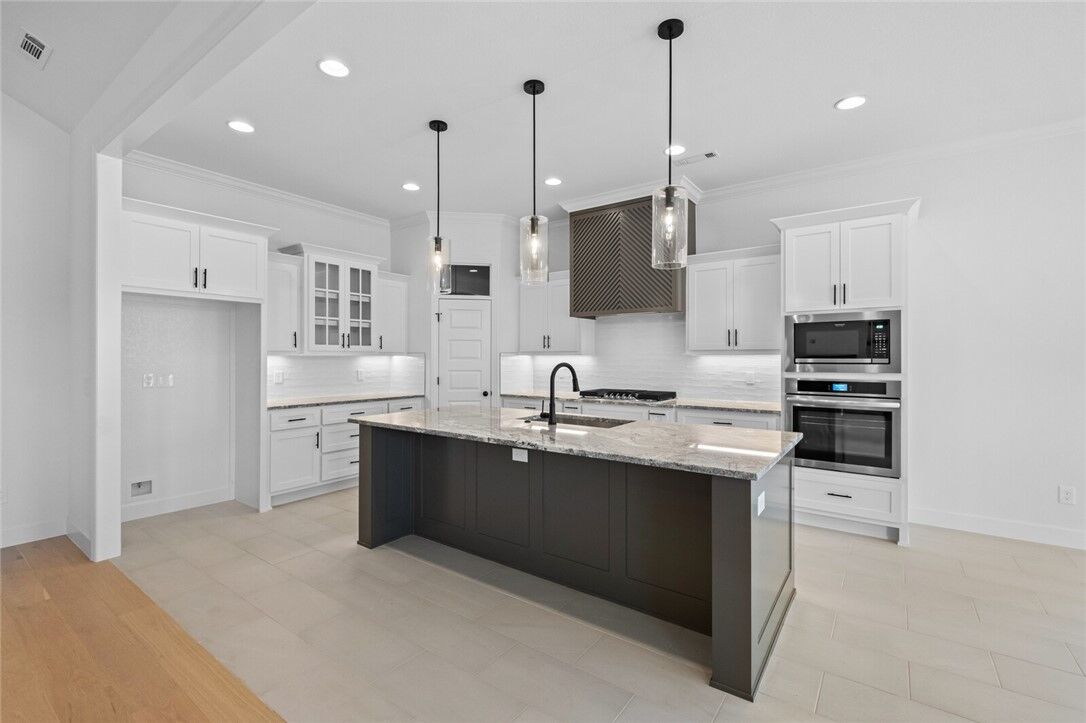 Property Photo:  2300 Salmon Street  AR 72751 