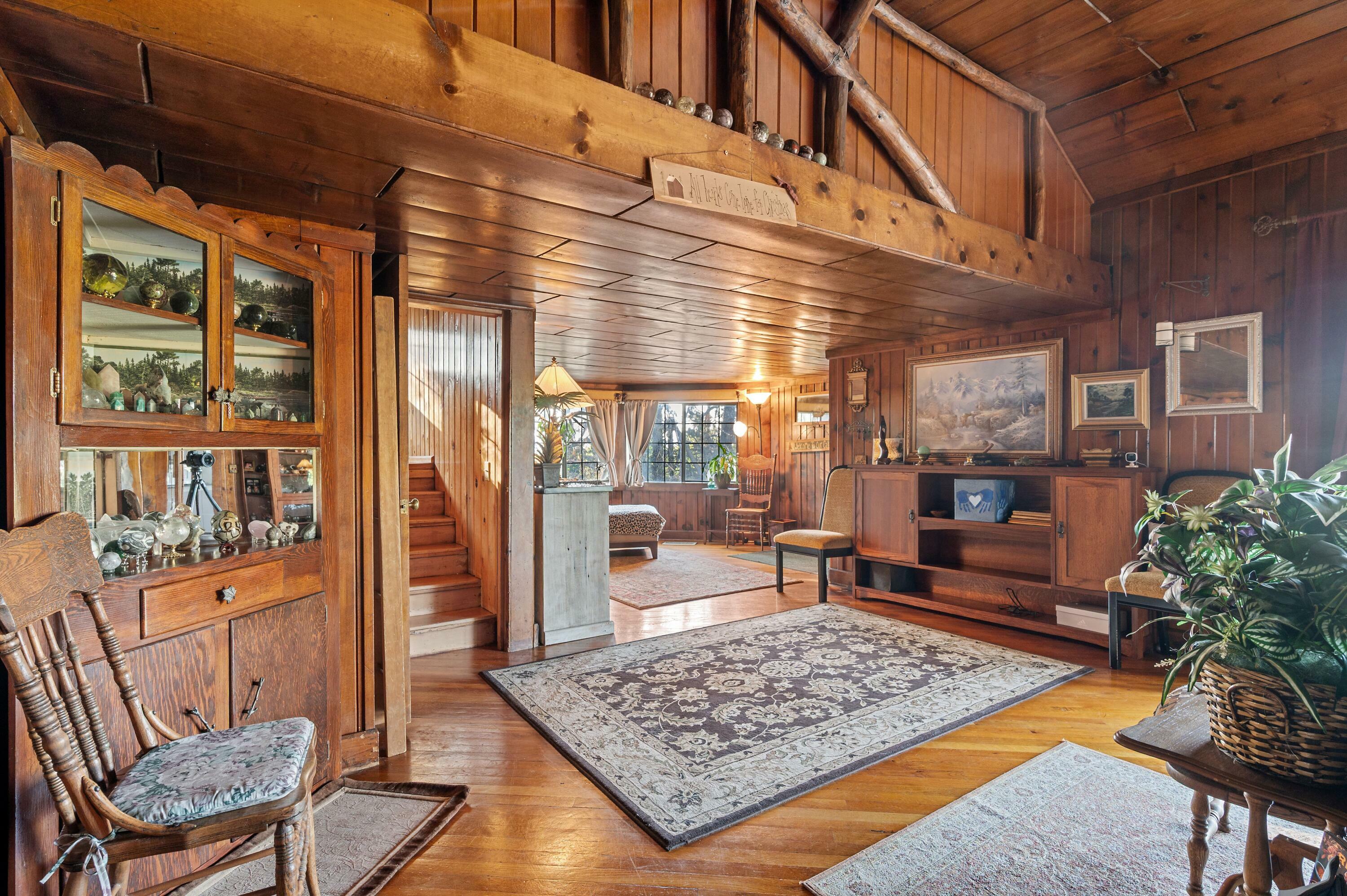 Property Photo: 1049 Lakeshore Drive OR 97601
