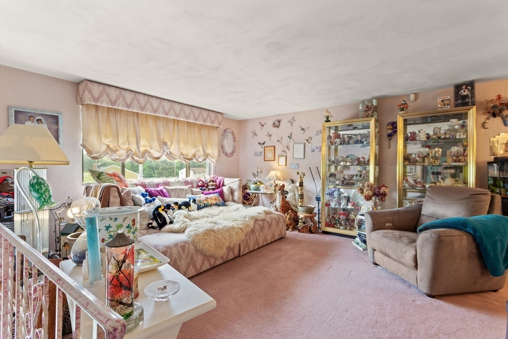 Property Photo: 10 Katy Cir MA 02368