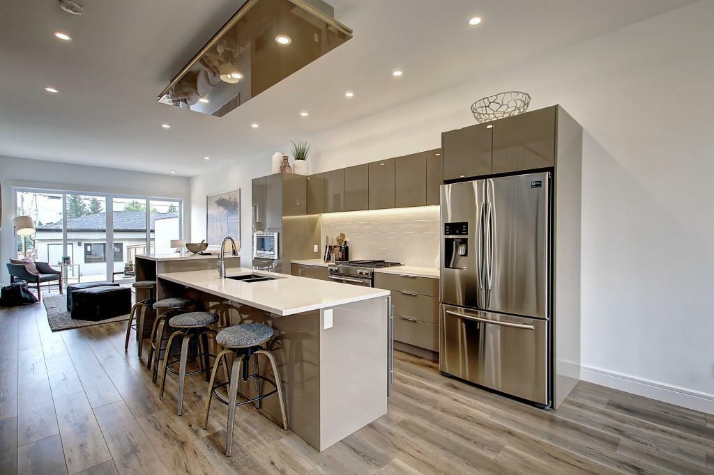 Property Photo:  4411 35 Avenue SW  AB T3E 1B2 