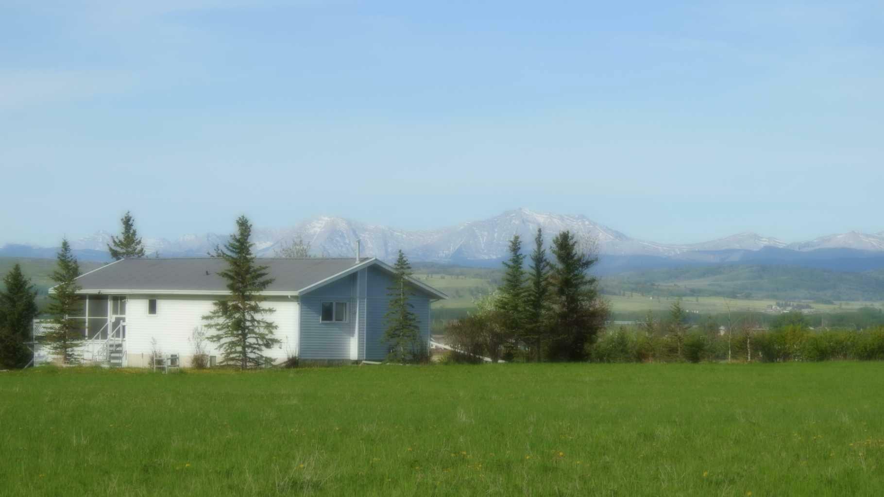 Property Photo: 128256 402 Avenue W AB T0L 0H0