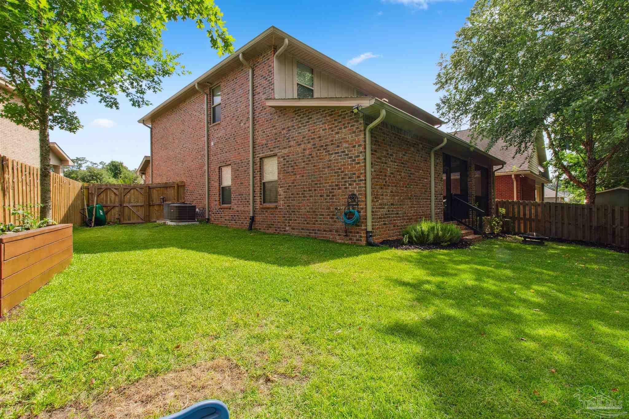 Property Photo: 785 Farmington Rd FL 32504
