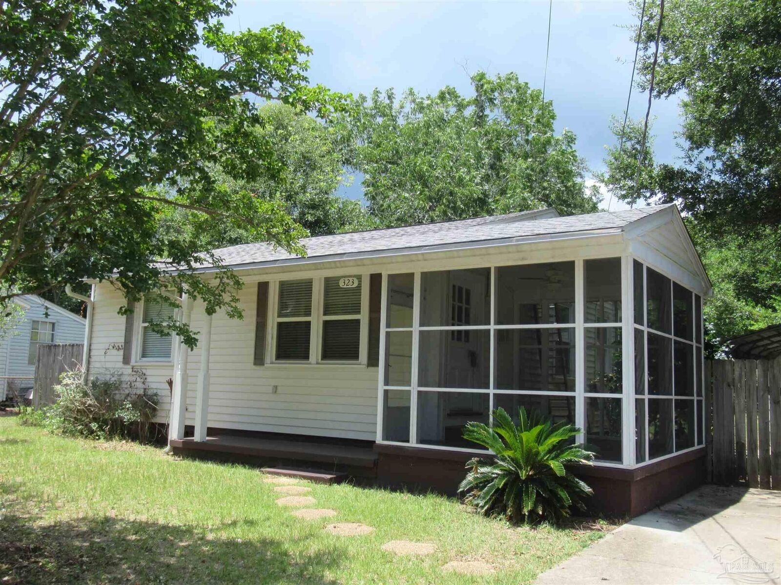 Property Photo:  323 Chaseville St  FL 32507 