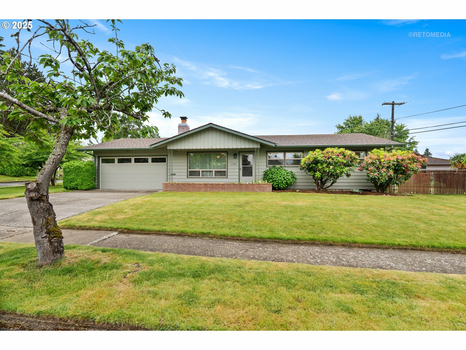 Property Photo:  13140 SW Edgewood St  OR 97225 