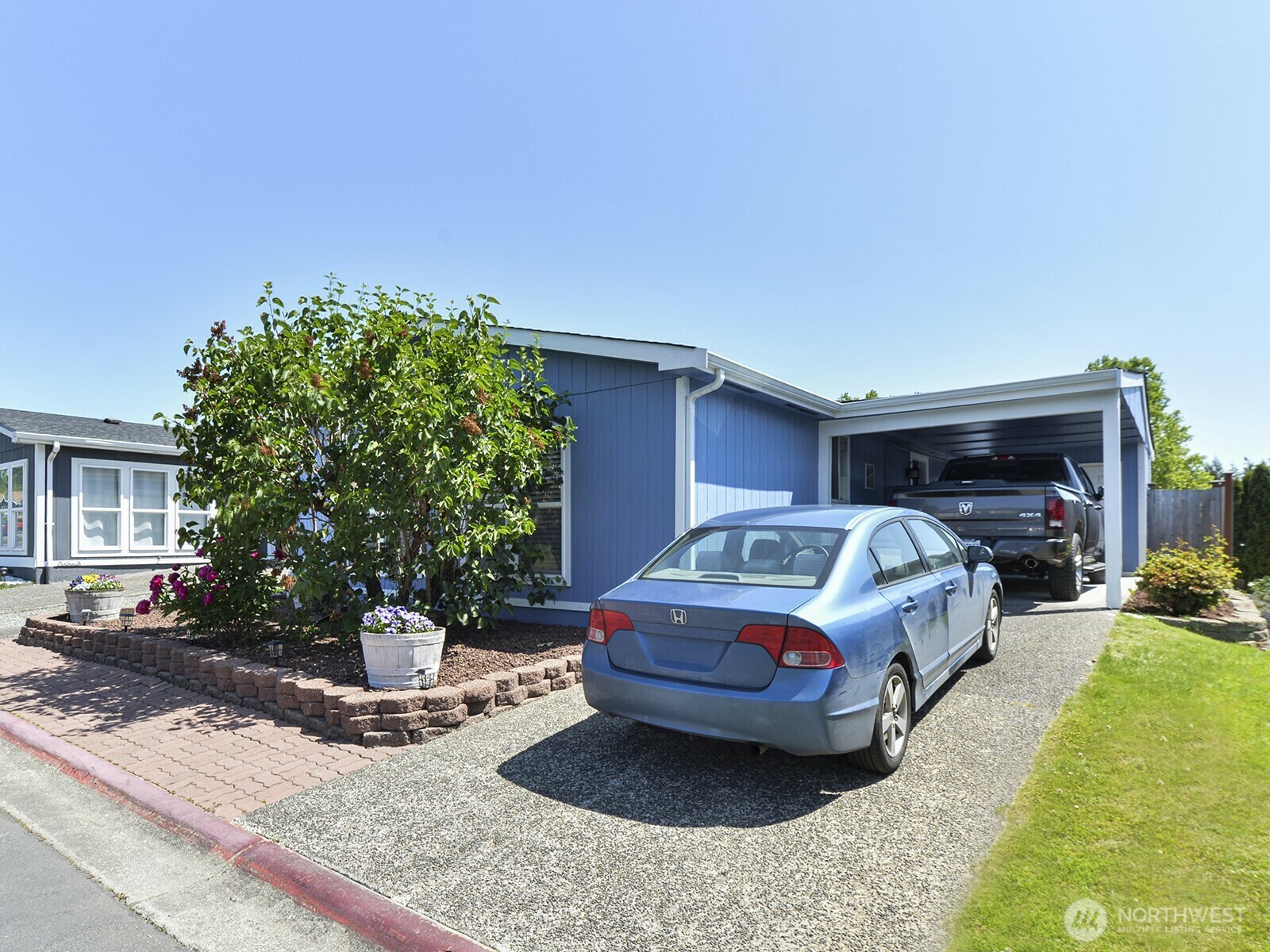 Property Photo: 27460 149th Place SE 85 WA 98042