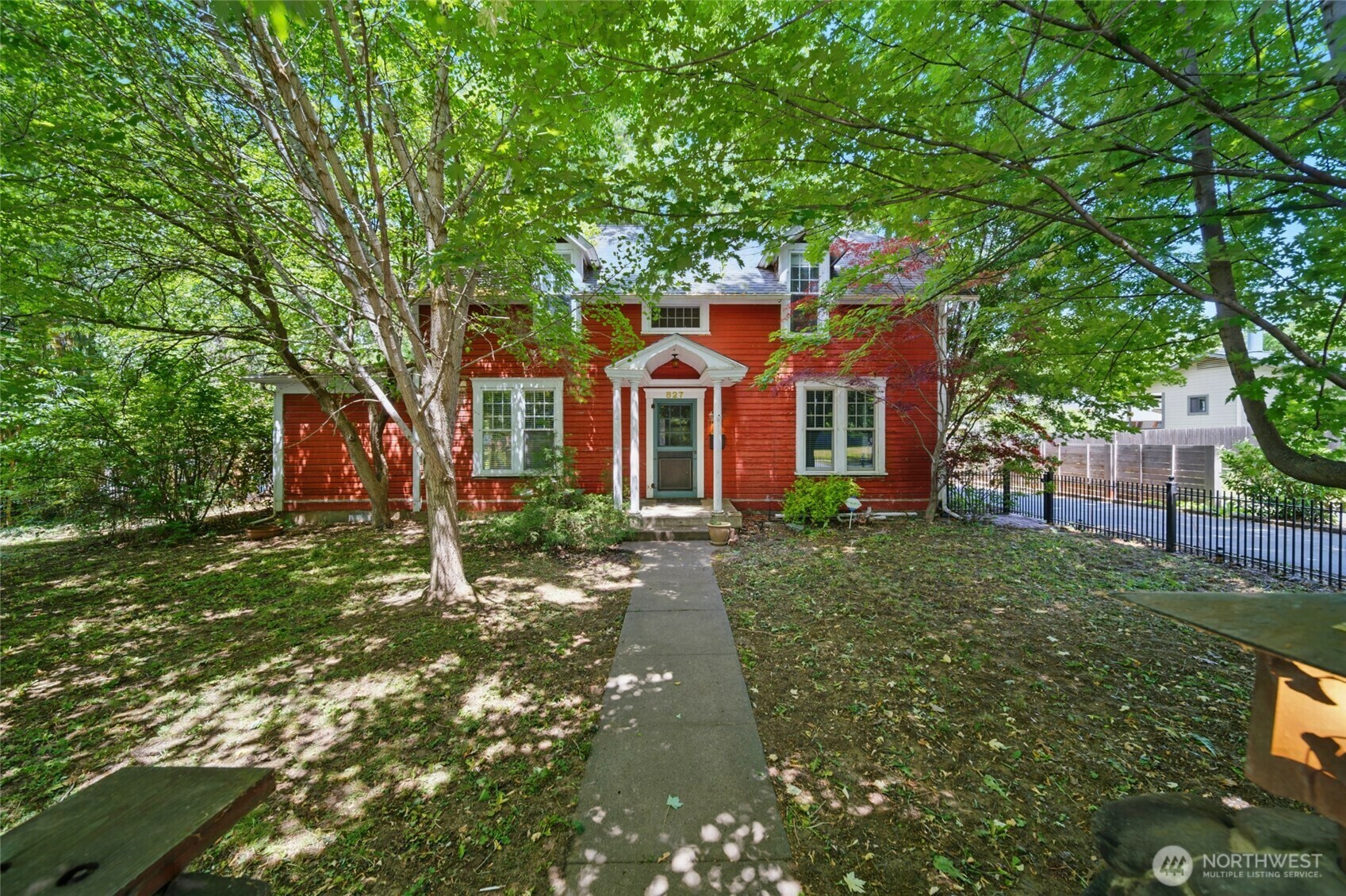 Property Photo: 827 Hobson Street WA 99362