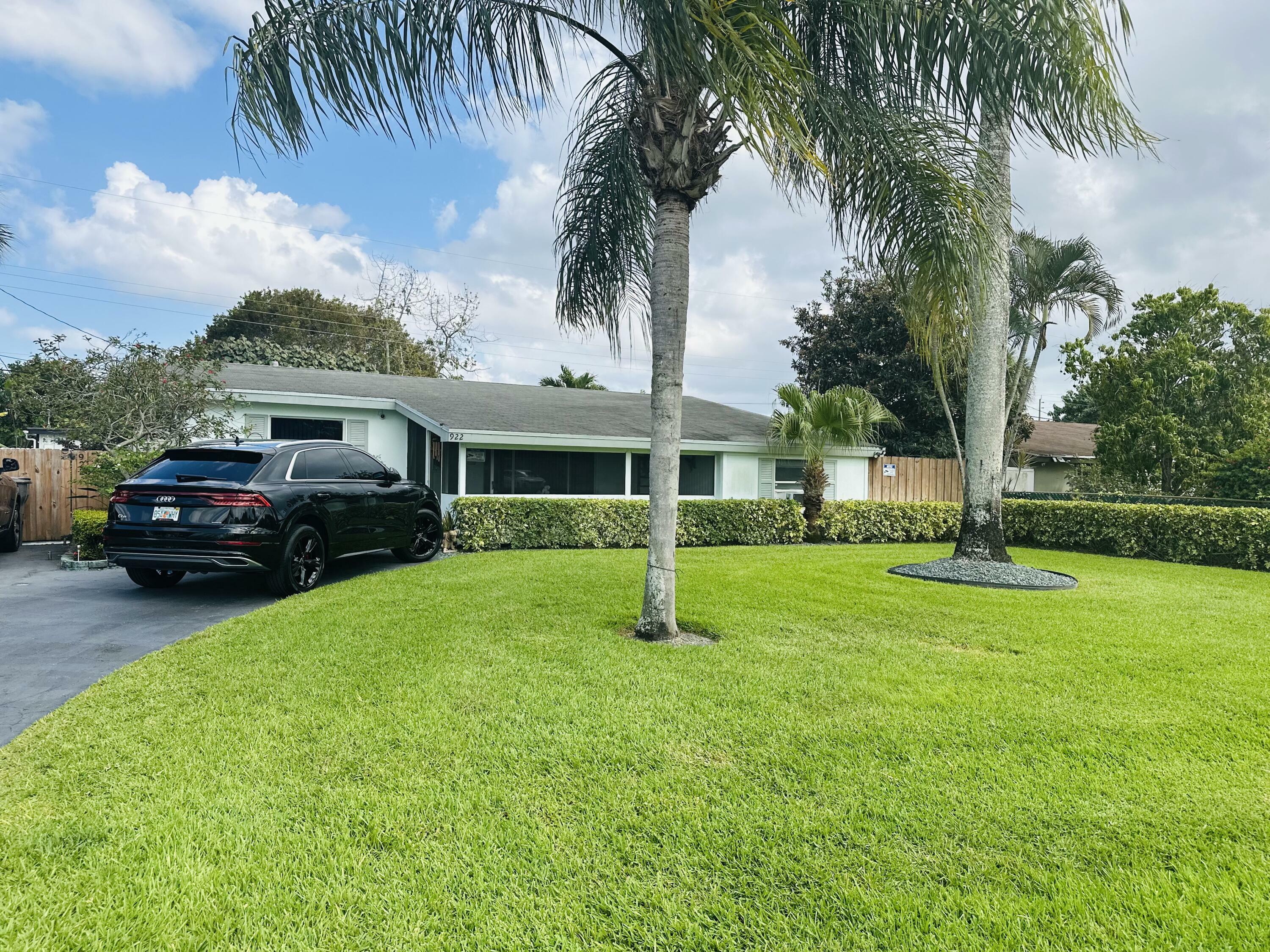 Property Photo: 922 Arlington Drive FL 33415