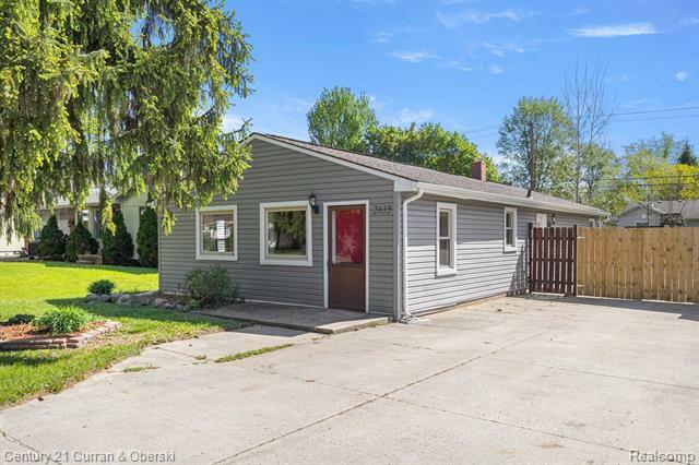Property Photo:  2615 Culbertson Avenue  MI 48307 