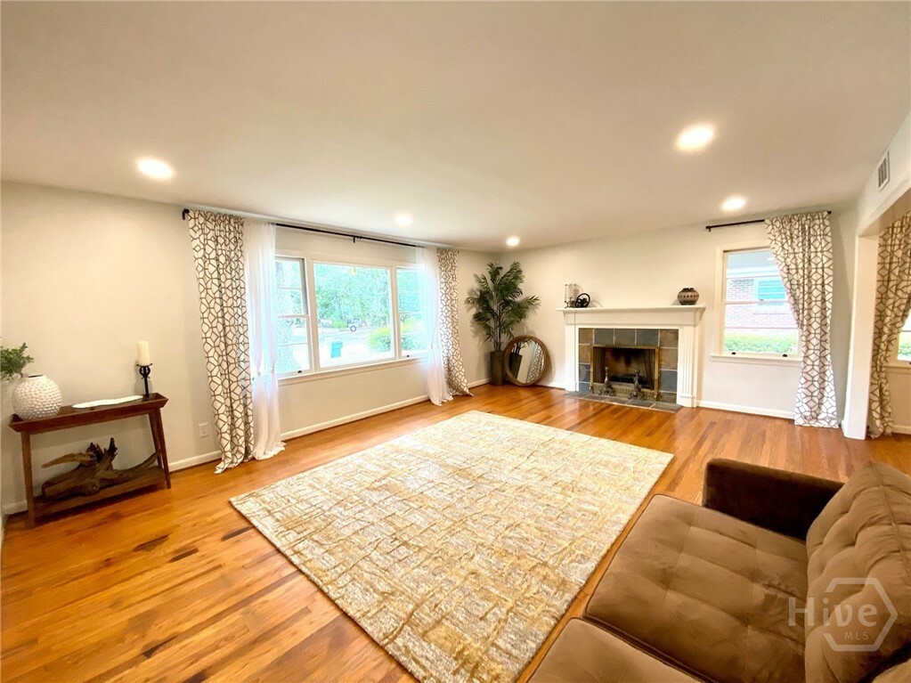 Property Photo:  5524 Reynolds Street  GA 31405 