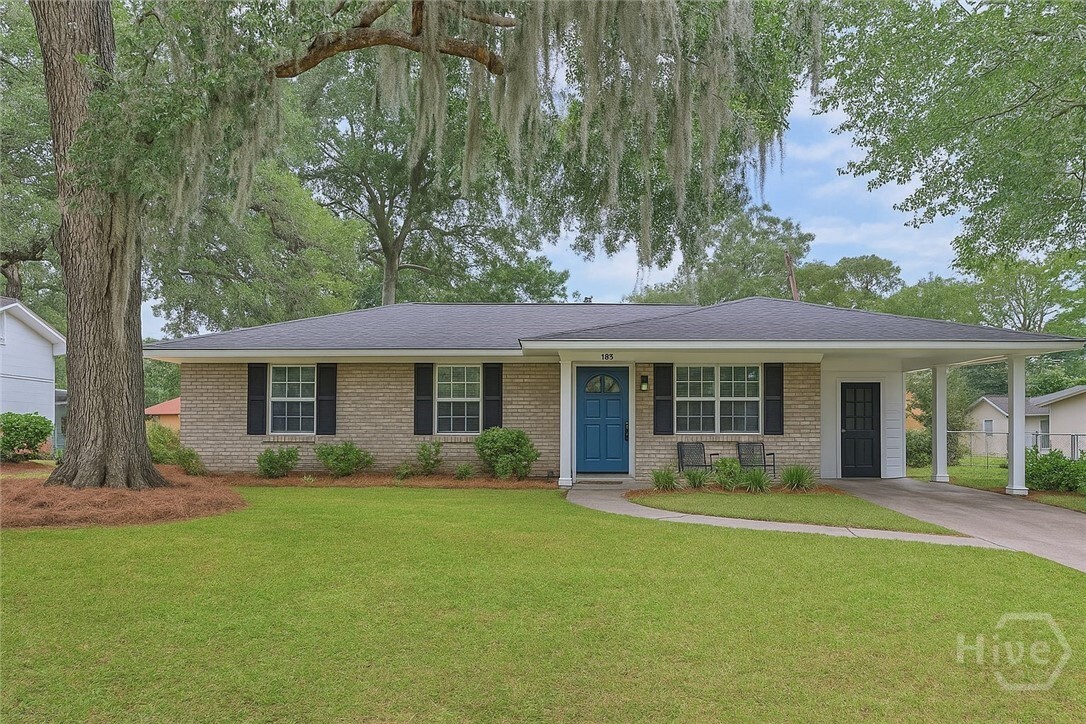 Property Photo: 18 Ossabaw Road GA 31410