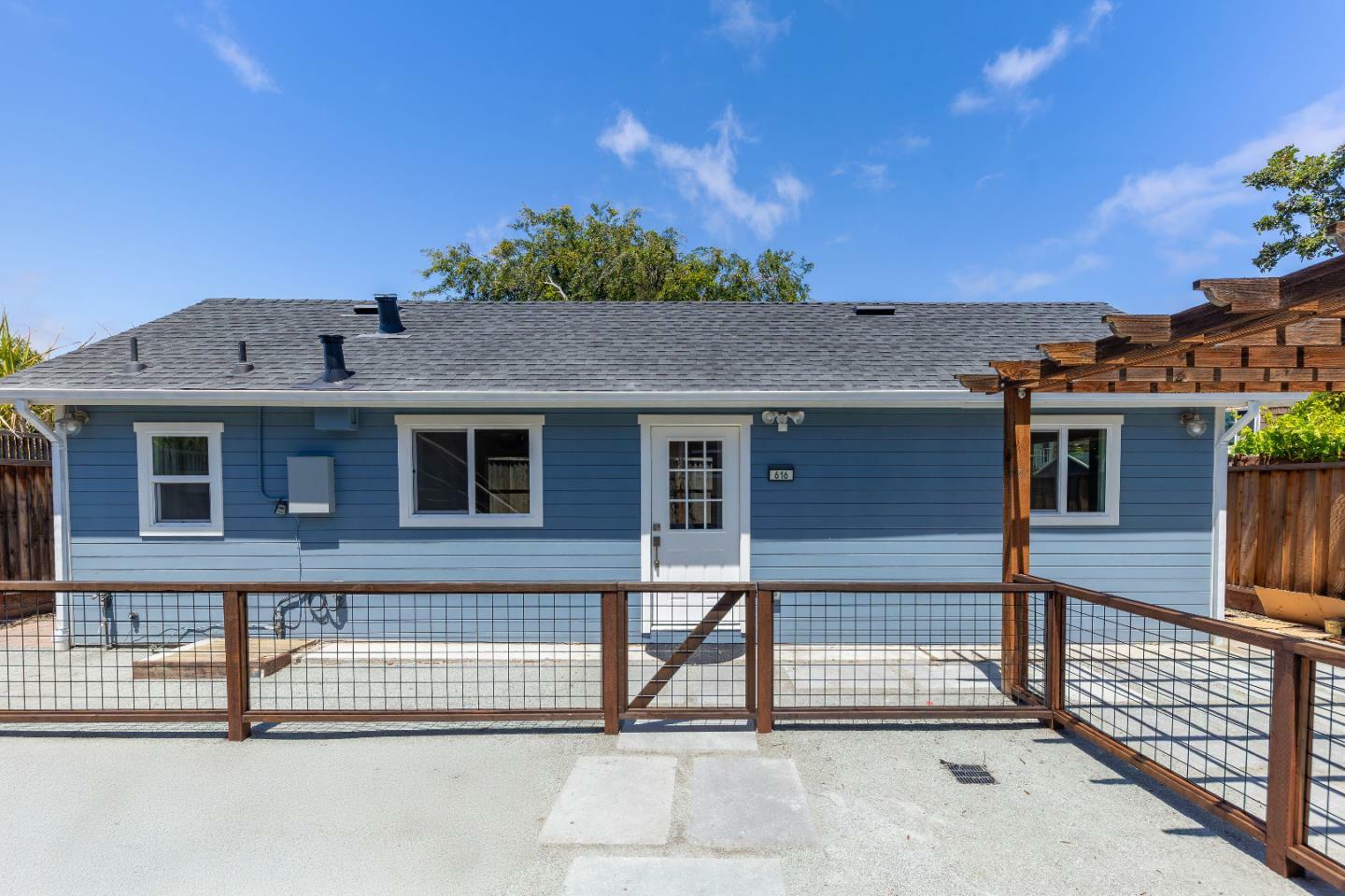 Property Photo:  616 Redwood Ave 616  CA 94061 