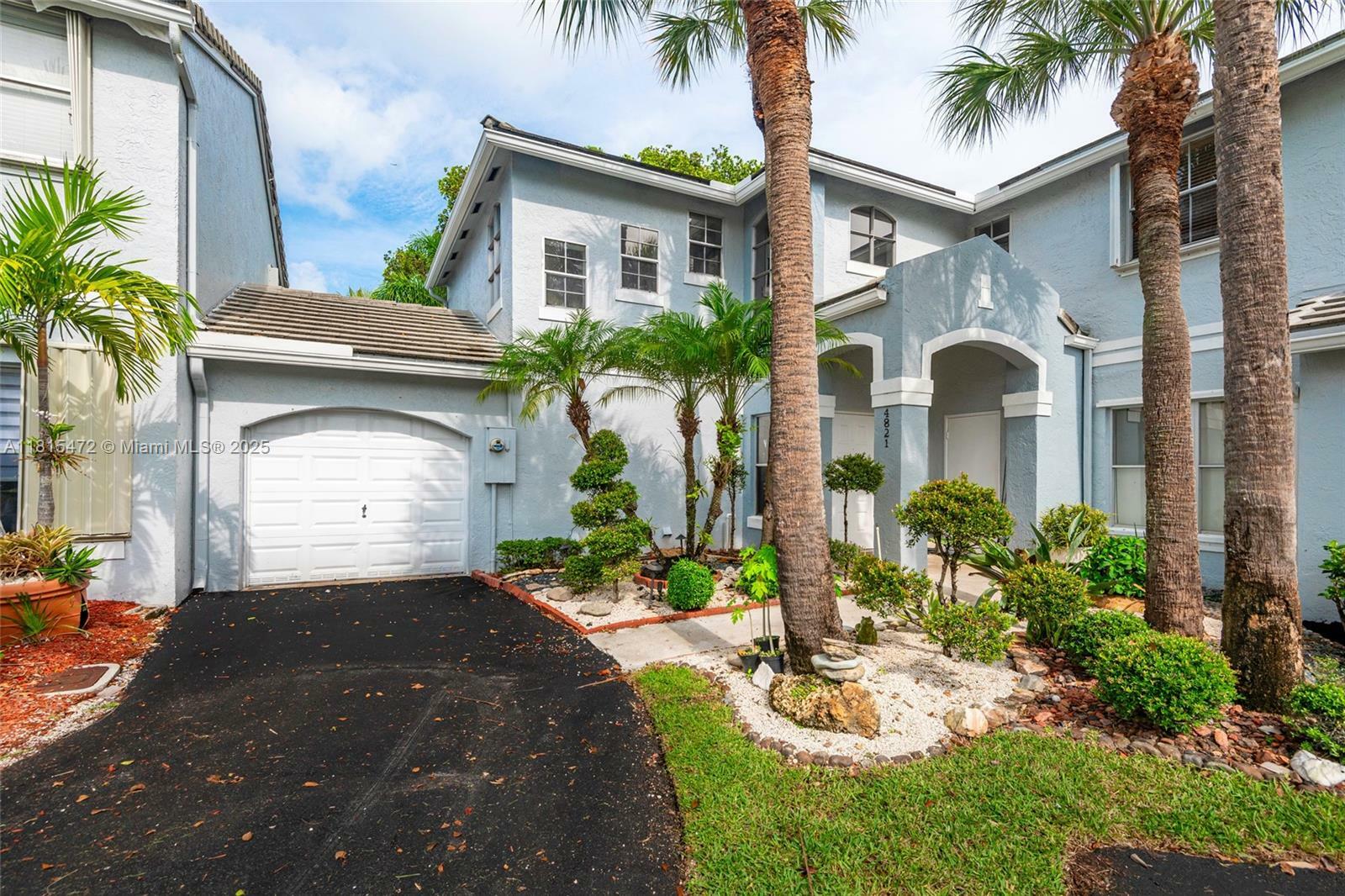 Property Photo: 4821 Grapevine Way FL 33331
