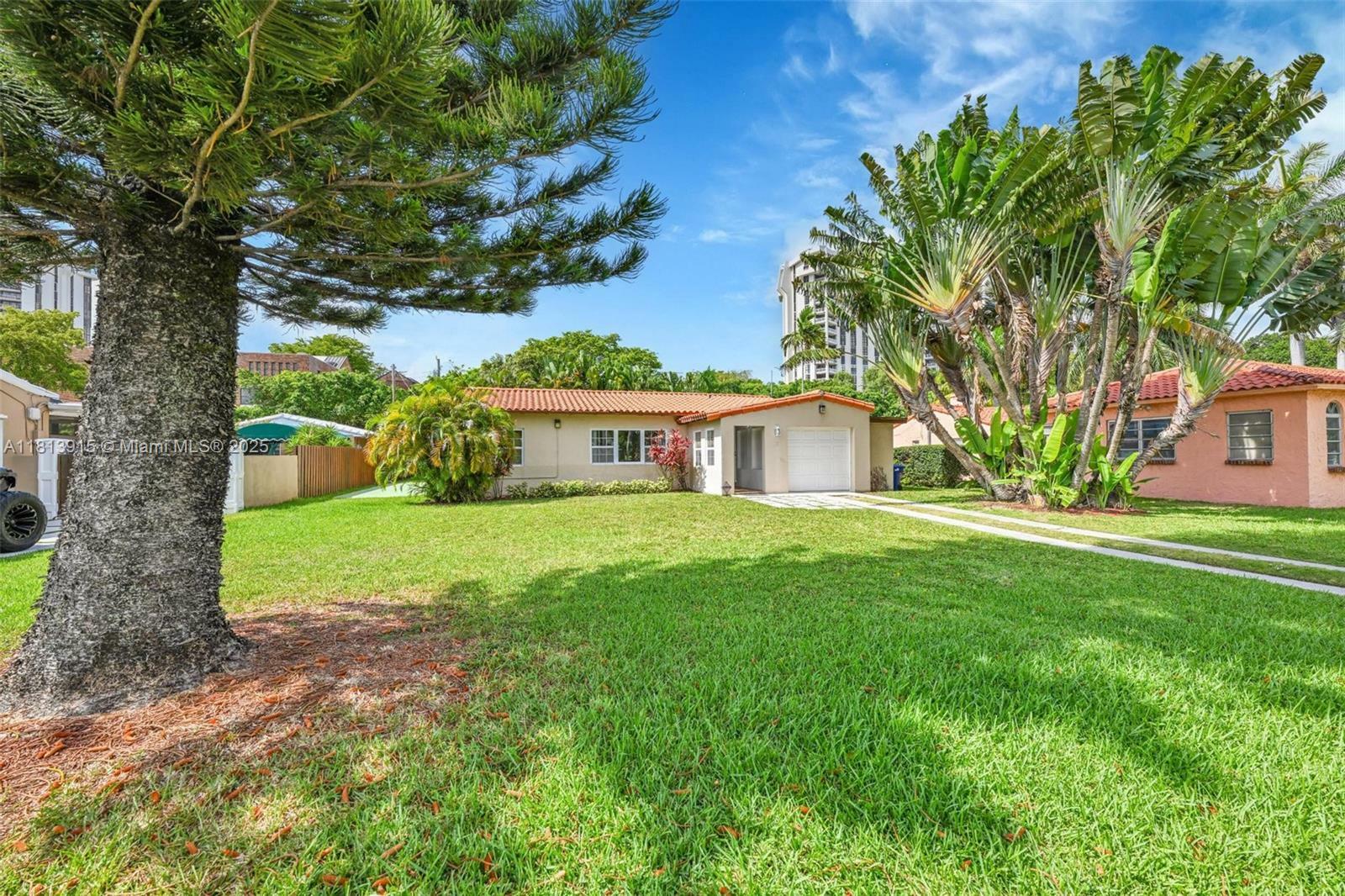 Property Photo: 1520 NE 108th St FL 33161