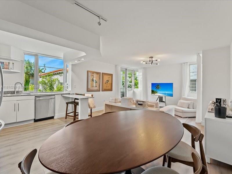 Property Photo: 1532 Drexel Ave 204 FL 33139
